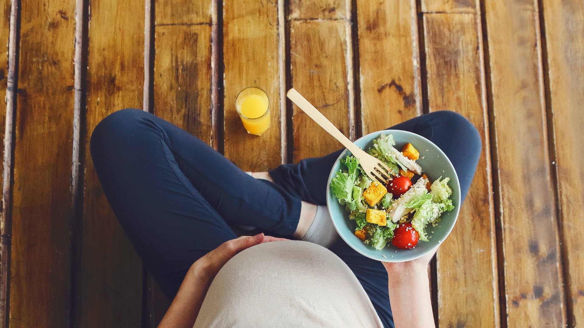 Dieta w ciąży – co jeść, a czego  unikać? Przykładowy jadłospis