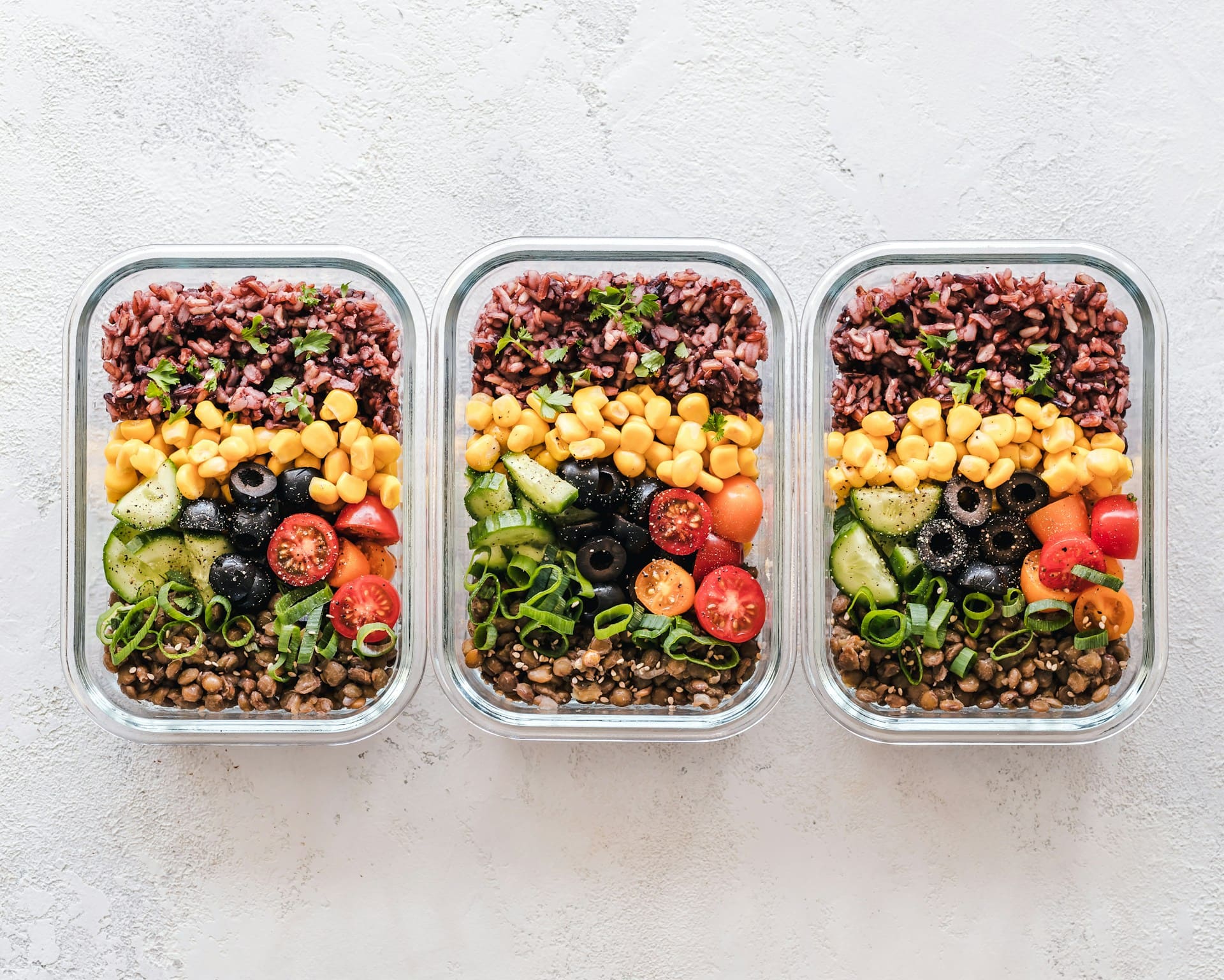 Catering dietetyczny a zdrowie – kiedy to naprawdę zdrowa dieta, a kiedy tylko marketing?